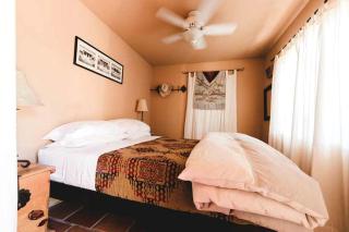 Eclectic Cabin Rental near Joshua Tree National Park - Joshua Tree - 5