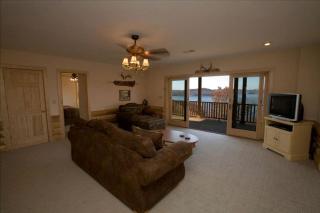 Spacious Family Cabin Getaway in the Heart of the Ozark Mountains, Arkansas - Eureka Springs - 6