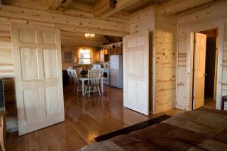 Spacious Family Cabin Getaway in the Heart of the Ozark Mountains, Arkansas - Eureka Springs - 4