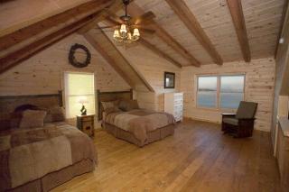 Spacious Family Cabin Getaway in the Heart of the Ozark Mountains, Arkansas - Eureka Springs - 2