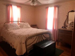 Cozy Cottage Rental for Six on a Working Ranch in Crawford, Nebraska - - 4