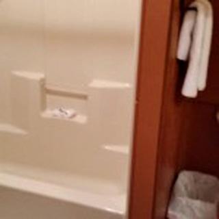 Vacation Rental Nestled in a Spacious Cabin with Shared Deck near Van, Texas - Canton - 1