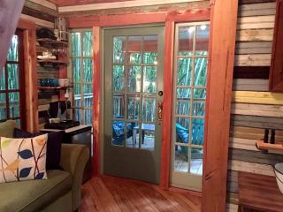 Cozy Alpaca Tree House Rental in the Bamboo Forest in Atlanta, Georgia - Atlanta - 5