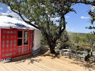 Cozy Yurt with Hot Tub Surrounded by Nature in Dripping Springs, Texas - Hammetts Crossing - 8