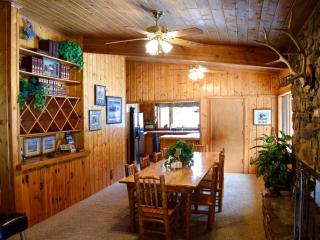 Picturesque Cottage for a Riverside Retreat near Big Sky, Montana - Gallatin Gateway - 3