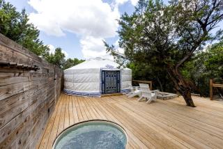 Secluded Romantic Yurt with Hot Tub in Wimberley, Texas - Wimberley - 6