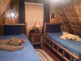 Lakeside Cozy Cabin Rental in the Mountains of Lake Arrowhead, California - 8