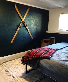 Stunning Cabin with Indoor Jacuzzi Ideal for a Weekend Getaway from Los Angeles - Pine Mountain Club - 4
