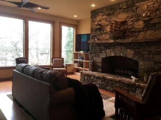 Grand Lakefront Cabin Rental for Groups Just Outside of Little Rock, Arkansas - Heber Springs - 8