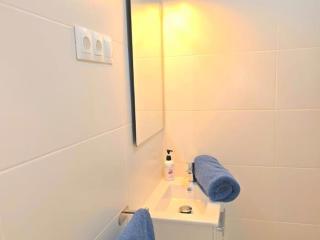 Begona White Pearl City Center Studio Nogalera by NAMASTE ELITE - 5