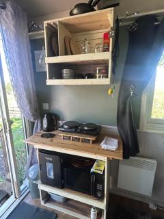 Rhodes To Serenity - Waterfall Shepherds Hut - Cauldon - 6