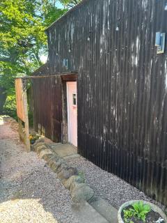 Rhodes To Serenity - Waterfall Shepherds Hut - Cauldon - 2