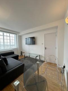 Prime Location One Bedroom Apartment - 3