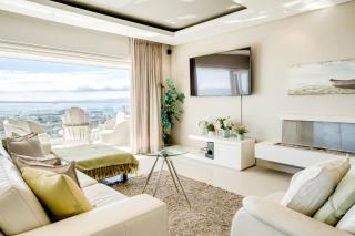 Spacious 3Bed Apt Overlooking Cape Town Panova - 2