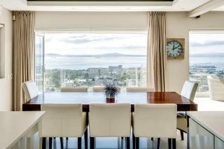 Spacious 3Bed Apt Overlooking Cape Town Panova - 1