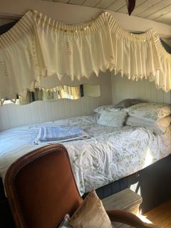 Rhodes To Serenity - Showmans Van - Cauldon - 4