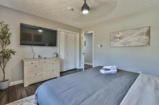 Spacious Home with 3 King Beds, Arcades and 86 inch TV - 9