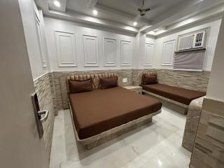 Hotel Shree Guru Plaza 3 Minute Walking Distance From New Delhi Railway Station - Neu-Delhi - 3