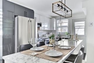 Quebec city Downtown River Sidewalk 2 Free Parking - 8