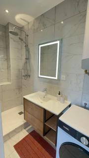 Nouveau ! au centre de Juan, Studio climatisé rénové tout confort à 2 minutes des plages - Antibes - 1