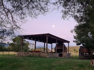 Blue Mountain Farm Lodge, Farm & Dam House - 7