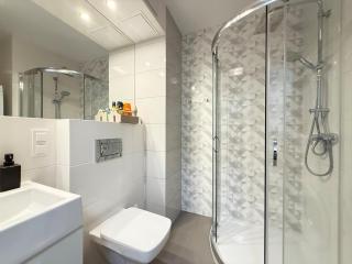 Superior Koko, 2 rooms, 1 bedroom, 3 balcanies! Parking! Security and Recepcion 24h! - Warsaw - 2