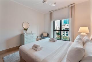 Downtown 2BR with Iconic Burj Khalifa Views - 9