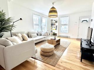 Urban Boho Escape 4 Bedrooms King Beds - Québec - 0