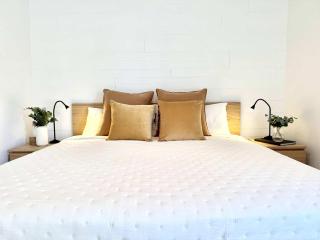 Urban Boho Escape 4 Bedrooms King Beds - Québec - 5