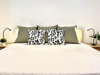 Urban Boho Escape 4 Bedrooms King Beds - Québec - 3