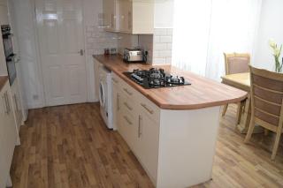 Modern 5-Bedroom Home - Bristol - 4