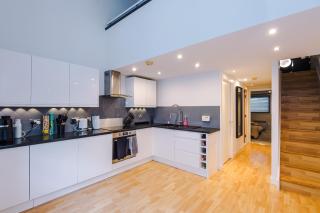Stunning Duplex Apartment In Central Manchester, Workspace For Professionals - 2
