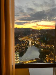 Phoenix Best River View B&B 故里明月 - Fenghuang - 1