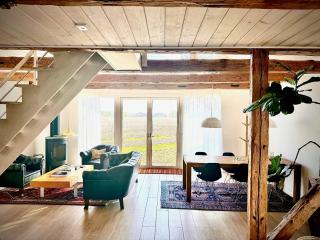 Modern Apartment On Historic Horse Farm - 0