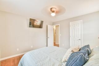 5 minutes to Downtown Athens! - 4 bedroom! - 7
