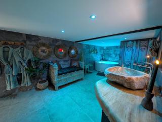 Maison Insolite avec Spa Privatif - Monbalen - 4