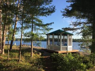 Island Retreat at waters edge Boat&Motor Included - Nipissing Beach - 0