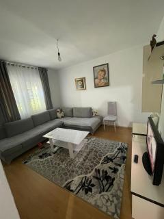 Arbnb Cuni - Polisi i Vogël - 3