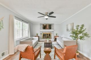 Cozy Home with Arcade, Ping Pong & Fenced Backyard - Lawrenceville - 0