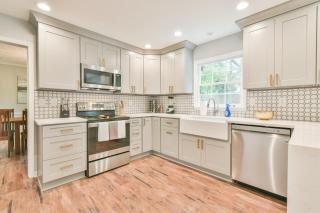 Cozy Home with Arcade, Ping Pong & Fenced Backyard - Lawrenceville - 8