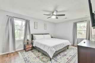 Cozy Home with Arcade, Ping Pong & Fenced Backyard - Lawrenceville - 4