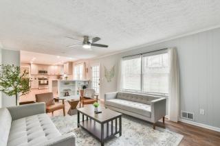 Cozy Home with Arcade, Ping Pong & Fenced Backyard - Lawrenceville - 2