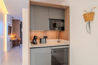 Sea Breeze Suites - 4