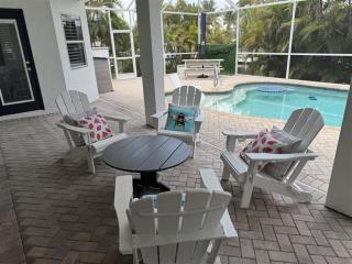 Heated Pool & Tiki Hut on a Stunning Canal View - The Dancing Dolphin Villa - Roelens - Cape Coral - 7
