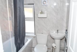 Kyoto Central I 4 BDR House I 50 inch Smart TVs in Rooms I Large Spacious Rooms I Refurbished I Derby City Centre - 1