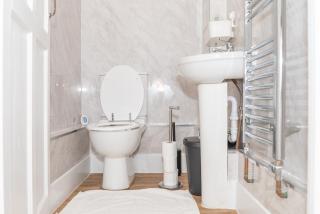 Kyoto Central I 4 BDR House I 50 inch Smart TVs in Rooms I Large Spacious Rooms I Refurbished I Derby City Centre - Derby - 2