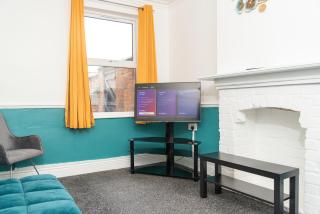 Kyoto Central I 4 BDR House I 50 inch Smart TVs in Rooms I Large Spacious Rooms I Refurbished I Derby City Centre - Derby - 1