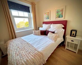 5 Guests - 2 Bedrooms - Free Parking - 1min Beach - Llandudno - 8