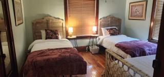 Small-town bungalow downtown - Pineville - 5