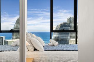 Star Residences Tower - Statement Vogue Themed Apartment - Gold Coast - 0